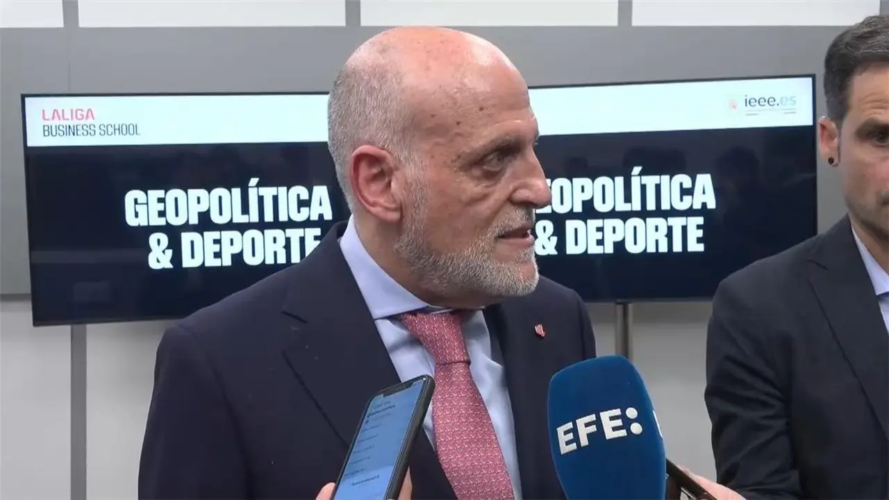 بـ”نصيحة إلى ريال مدريد”.. تيباس يُجيب على تصريحات أربيلوا بشأن التحكيم